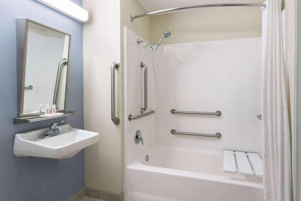 Microtel Inn & Suites by Wyndham Baton Rouge Airport image 23