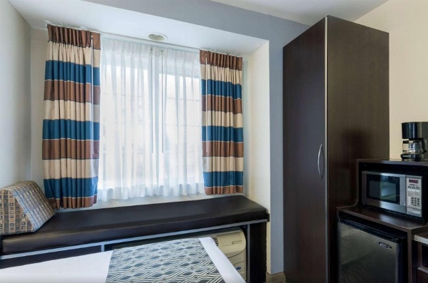 Microtel Inn & Suites by Wyndham Baton Rouge Airport image 3