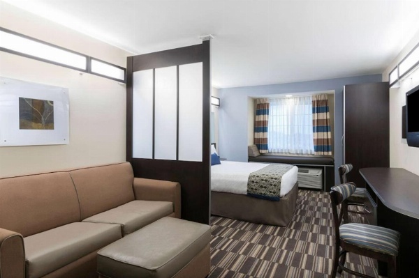 Microtel Inn & Suites by Wyndham Baton Rouge Airport image 4