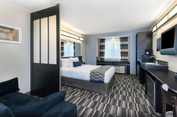 Microtel Inn & Suites by Wyndham Baton Rouge Airport image 5